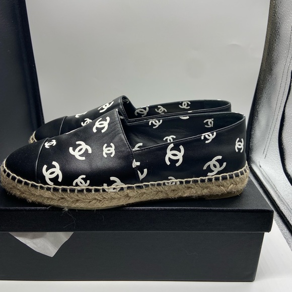 Crazy C’s Chanel espadrilles - Picture 2 of 4